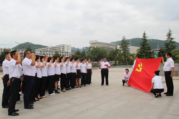 隴運(yùn)集團(tuán)公司黨委開展慶祝建黨97周年“緬懷先烈，砥礪奮進(jìn)”主題黨日活動(dòng)