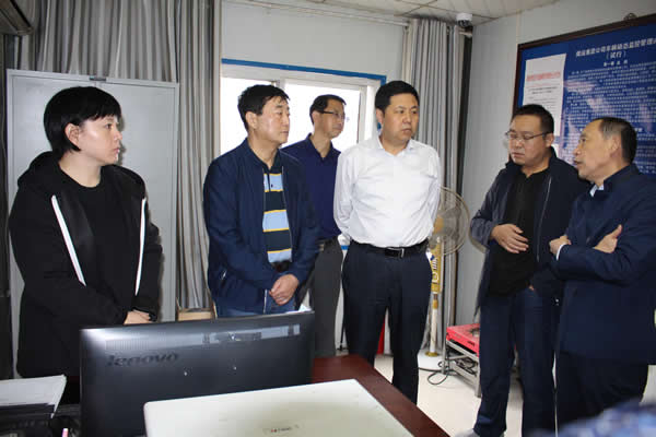 市交通運輸局黨組副書記、市運管局局長何濤一行到隴運集團公司檢查國慶節(jié)前安全生產(chǎn)工作
