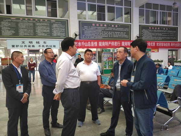 市交通運輸局黨組副書記、市運管局局長何濤一行到隴運集團公司檢查國慶節(jié)前安全生產(chǎn)工作