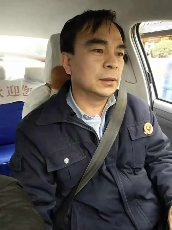 【拾金不昧】為隴運(yùn)集團(tuán)潤(rùn)祥出租車(chē)公司駕駛員“王劉德”點(diǎn)贊??！