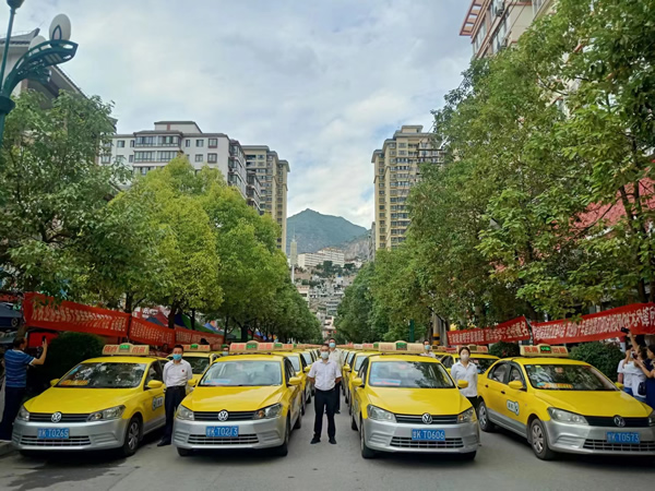 “愛(ài)心送考、奉獻(xiàn)社會(huì)”---隴運(yùn)集團(tuán)在行動(dòng)