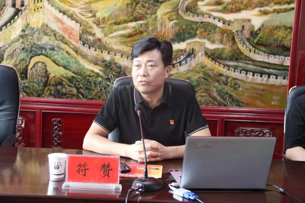 市政府國資委黨委委員、副主任符贊到隴運集團公司開展講授 黨紀學(xué)習教育專題 黨課暨“七一”慰問活動